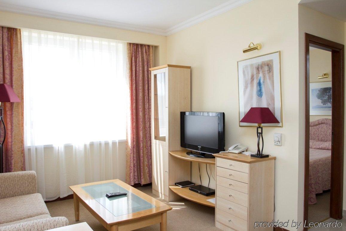 Chagala Atyrau Hotel ภายนอก รูปภาพ