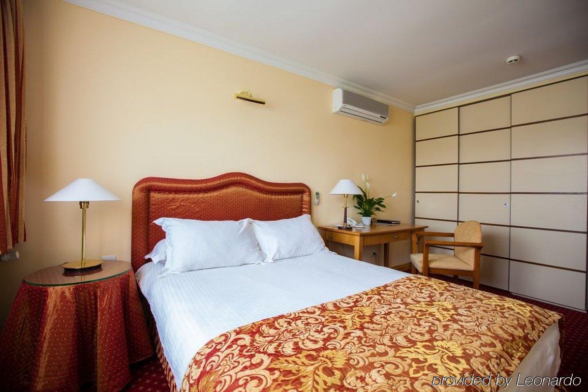 Chagala Atyrau Hotel ภายนอก รูปภาพ