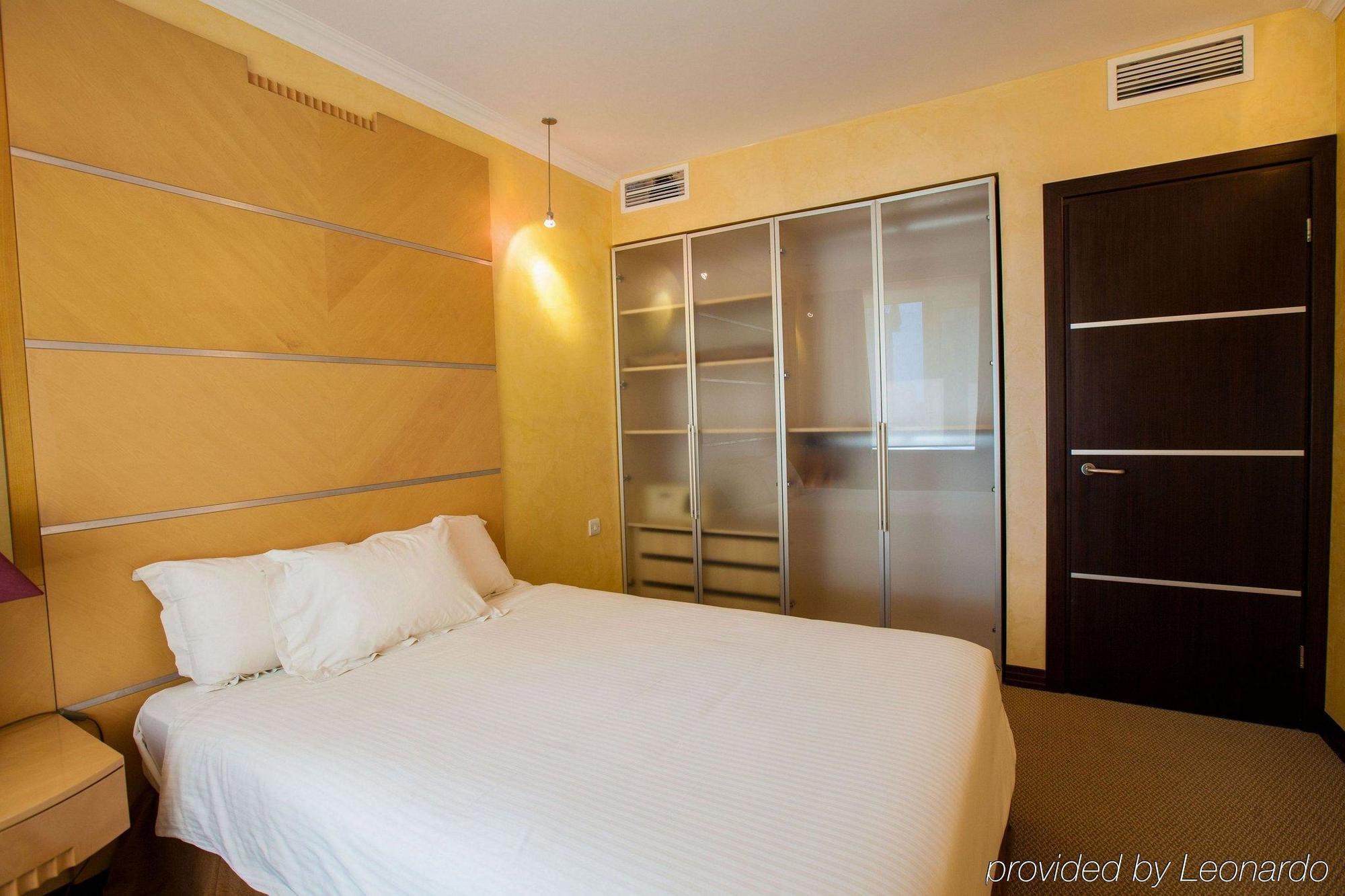 Chagala Atyrau Hotel ภายนอก รูปภาพ
