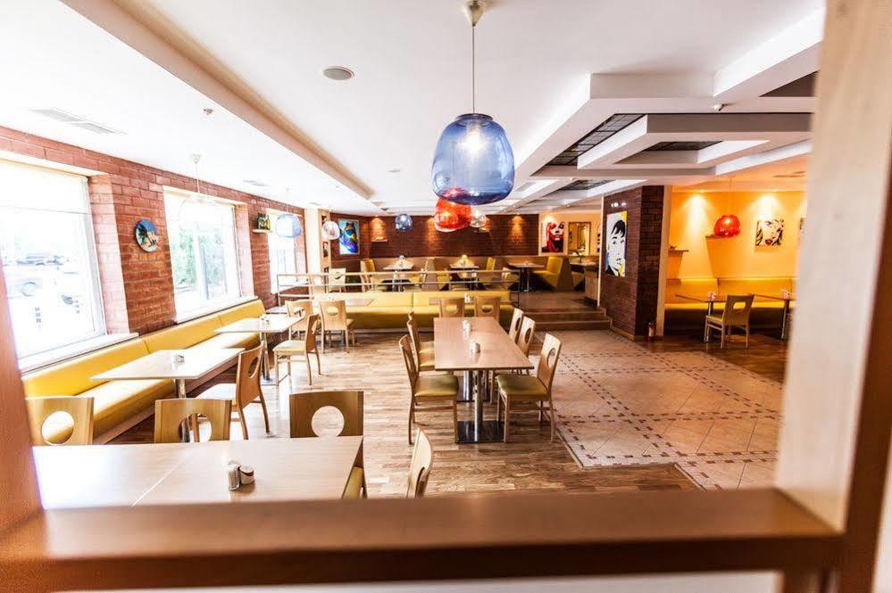 Chagala Atyrau Hotel ภายนอก รูปภาพ