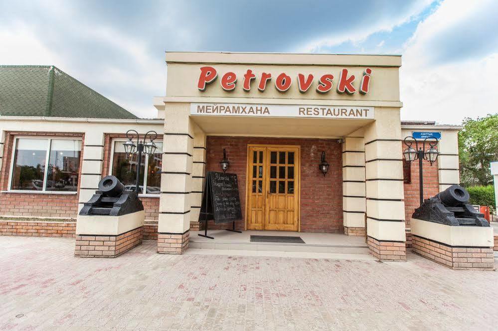Chagala Atyrau Hotel ภายนอก รูปภาพ