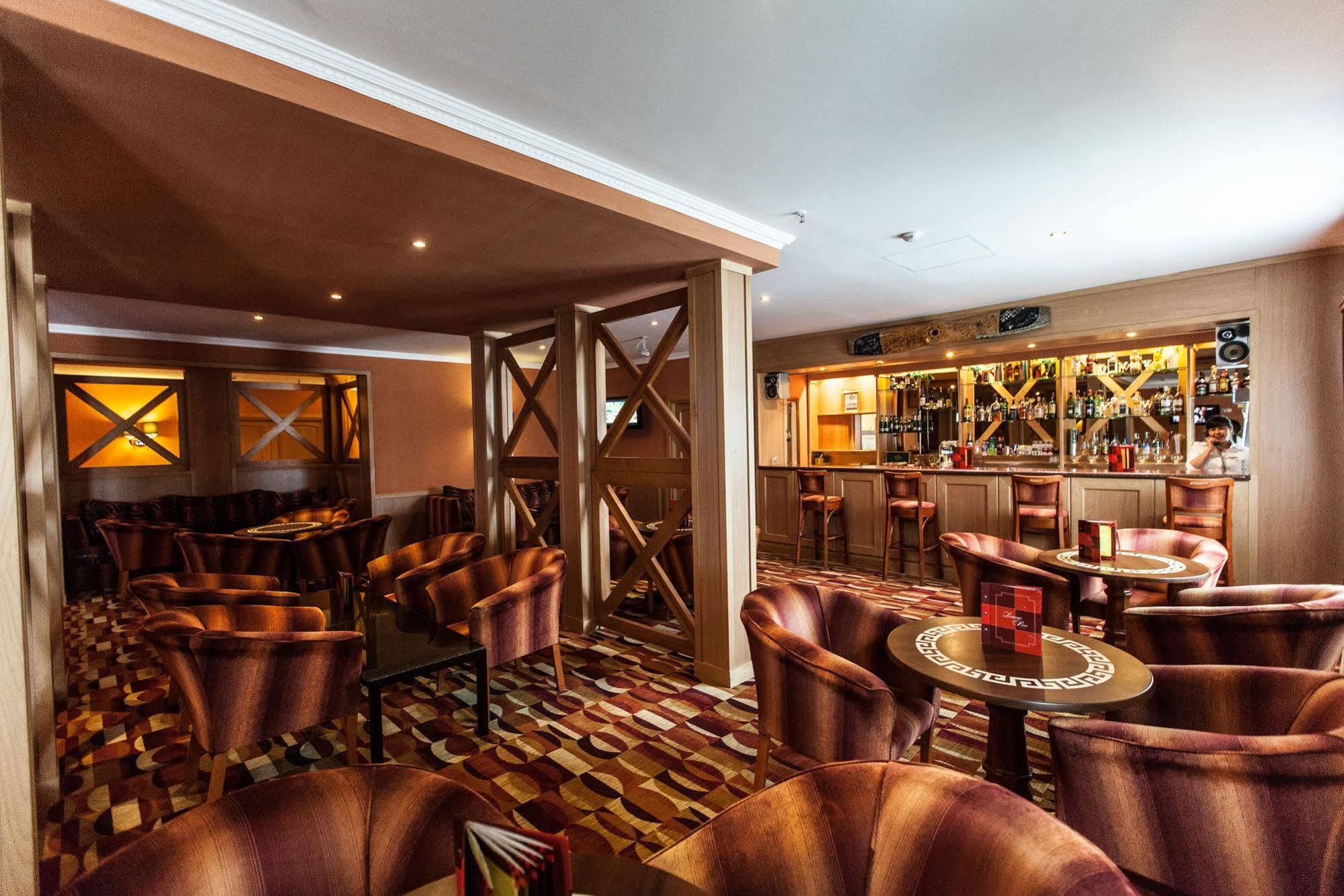 Chagala Atyrau Hotel ภายนอก รูปภาพ