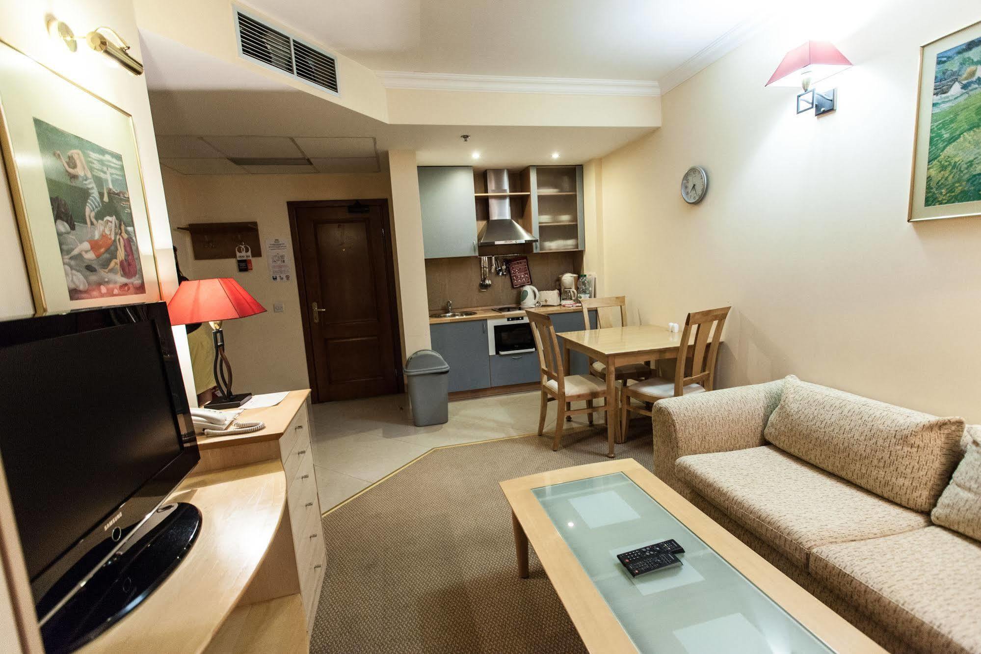 Chagala Atyrau Hotel ภายนอก รูปภาพ