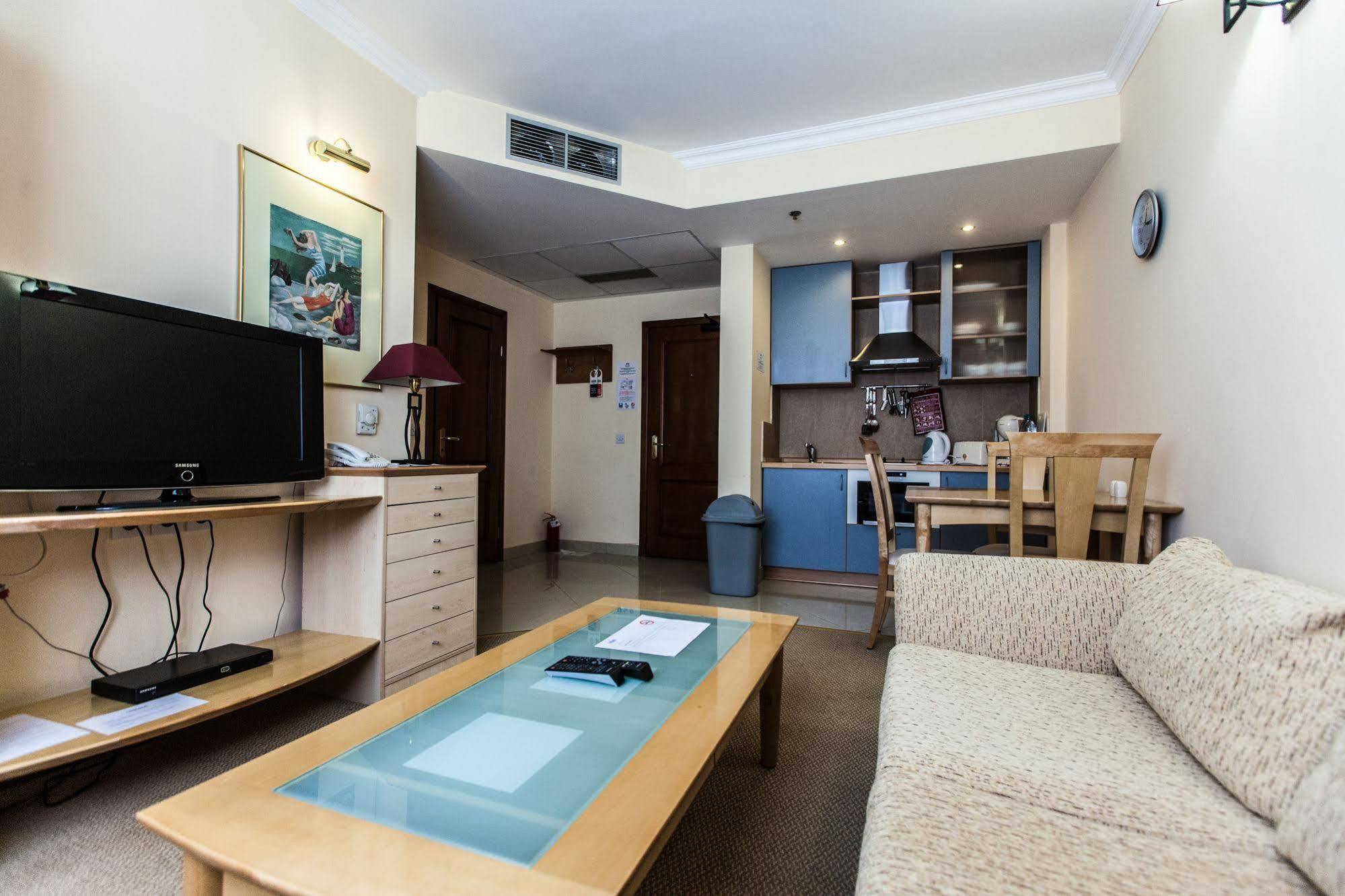 Chagala Atyrau Hotel ภายนอก รูปภาพ