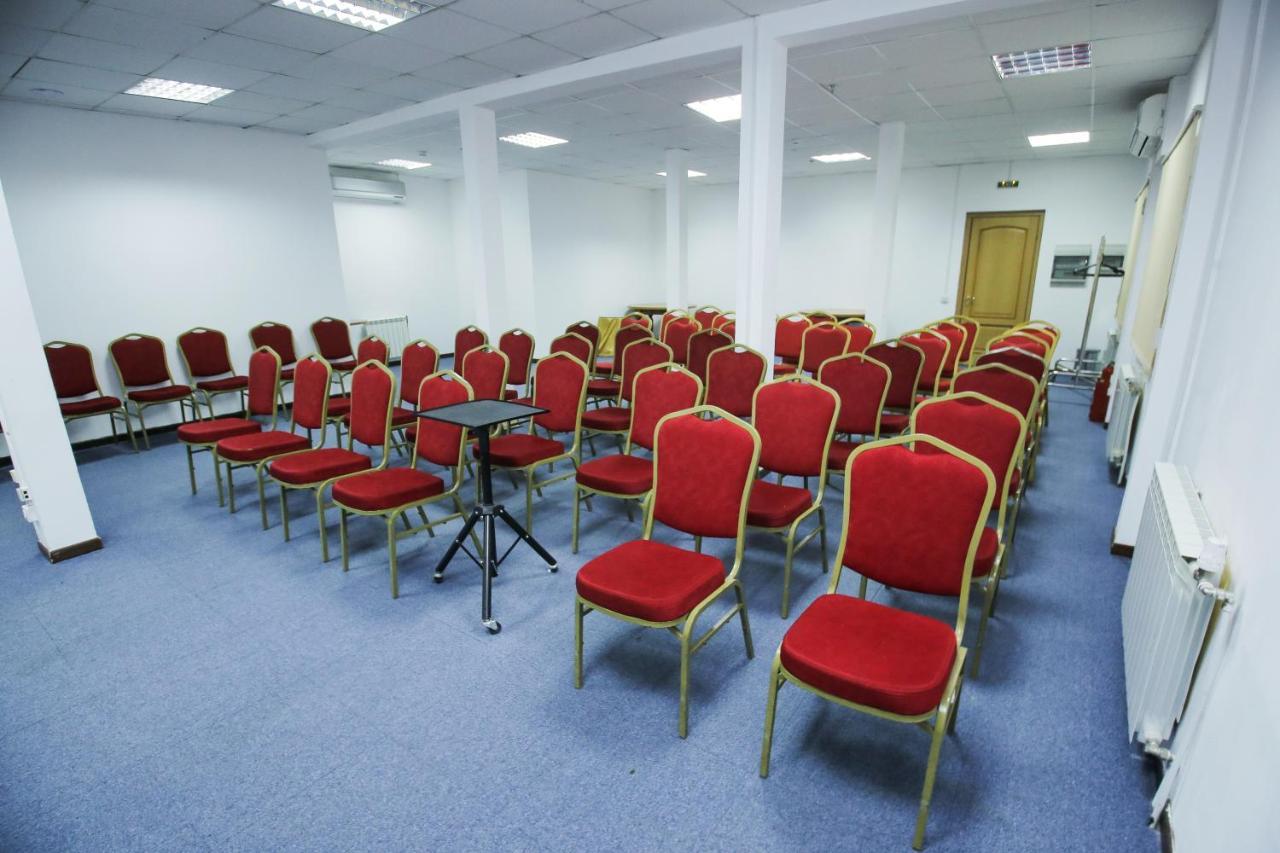 Chagala Atyrau Hotel ภายนอก รูปภาพ